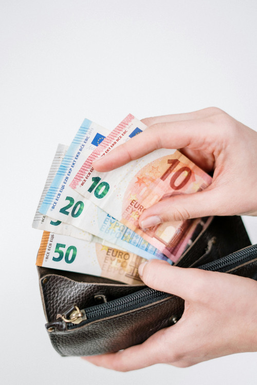 /assets/Uploads/pocket_money-v3.jpg